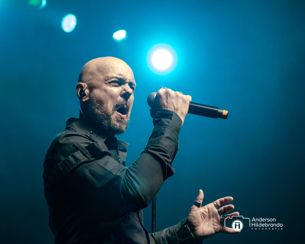 Roy Khan cantam clássicos do Kamelot em SP